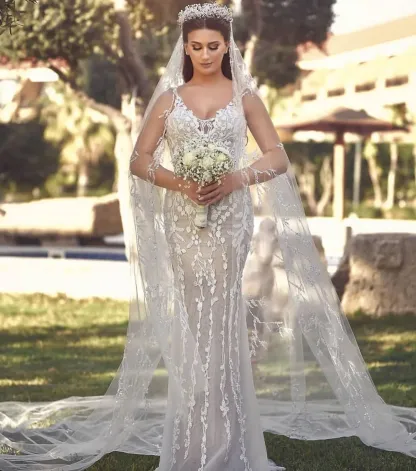 Chic Lace Long Mermaid V-Neck Tulle Wedding Dress with Detachable Train