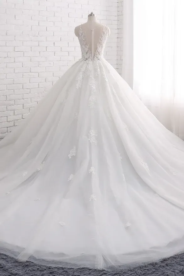 Romantic Train Long Sleeveless Tulle Wedding Dress with Appliques Lace