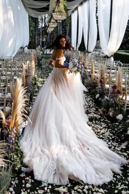 Chic A-Line Long Off-the-Shoulder Wedding Dress with Lace Tulle