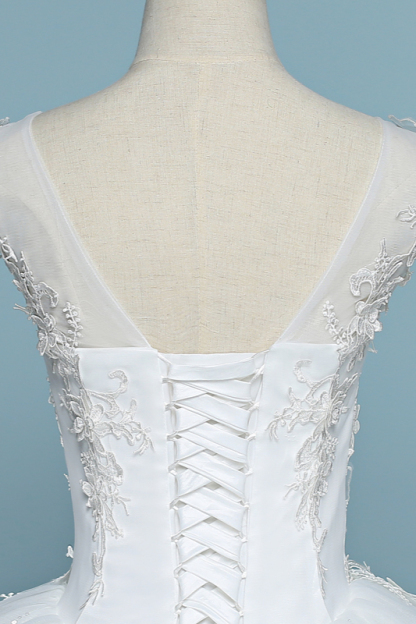 BMbridal Chic Jewel Tulle Lace White Wedding Dress Sleeveless Appliques Bridal Gowns with Flowers Online-BMbridal