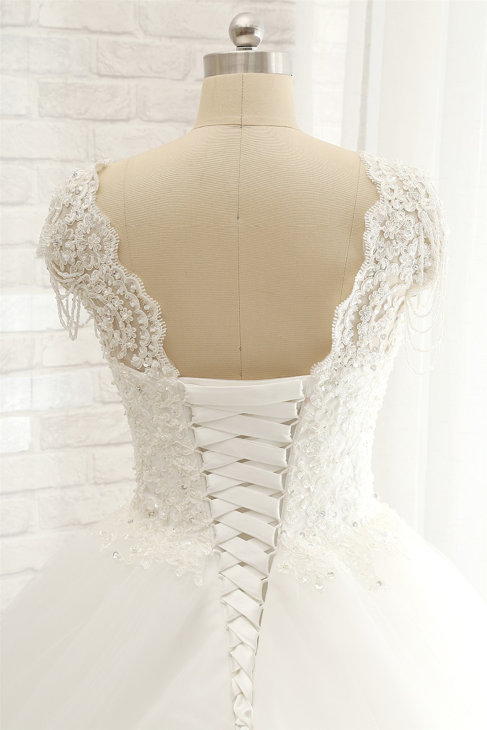 BMbridal Glamorous V neck Straps White Wedding Dresses With Appliques A line Sleeveless Tulle Bridal Gowns Online-BMbridal