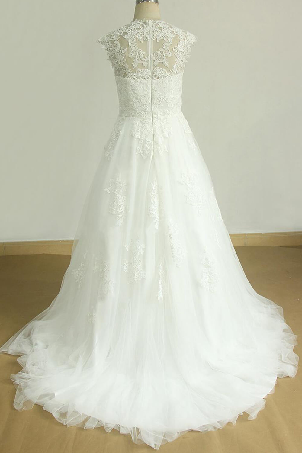 BMbridal Glamorous Sleeveless Appliques Tulle Wedding Dresses A-line Lace Straps Bridal Gowns On Sale-BMbridal