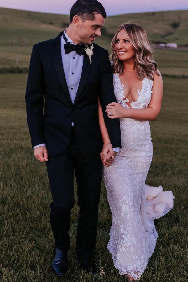 Bmbridal White Mermaid Wedding Dress V-Neck With Lace Appliques-BMbridal
