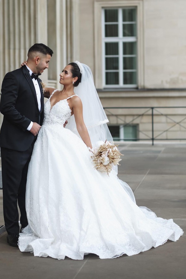 Bmbridal Spaghetti-Straps V-Neck Wedding Dress Lace Ball Gown-BMbridal