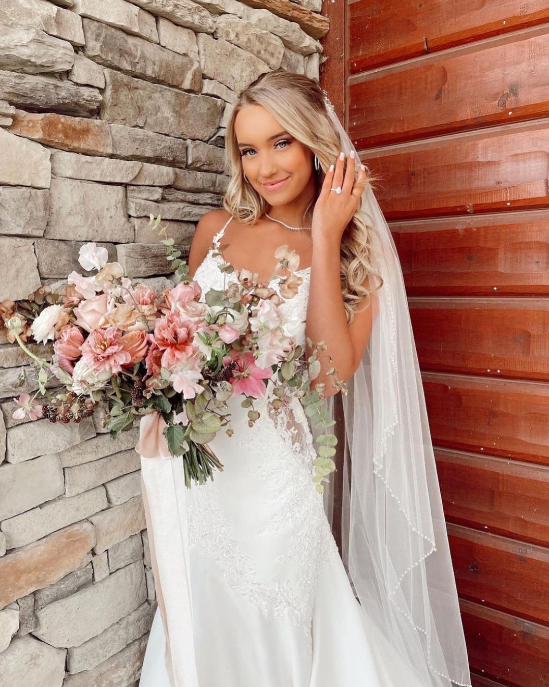 Chic V-Neck Floor-Length Mermaid Spaghetti-Straps Wedding Dress with Appliques Lace