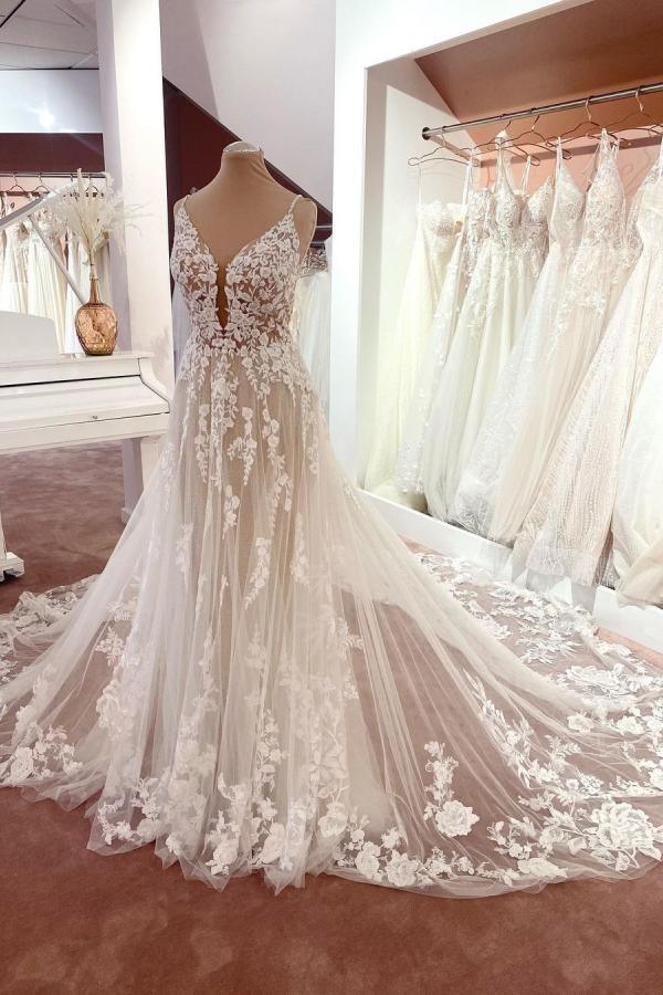 Chic A-Line V-Neck Sleeveless Long Floral Lace Wedding Dresses with Tulle Boho