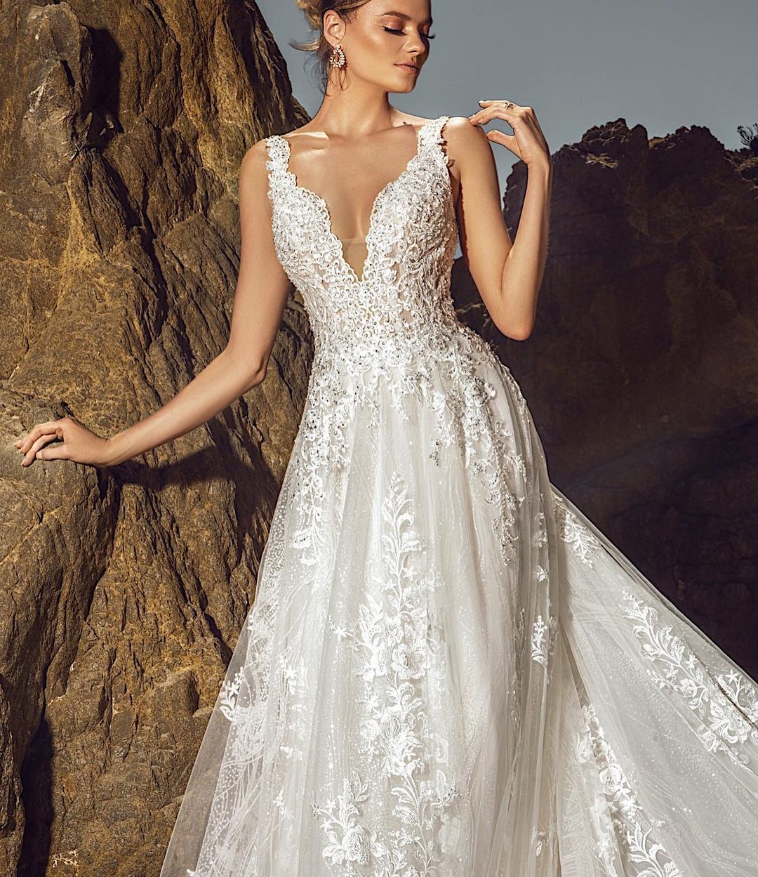Bmbridal Sleeveless V-Neck Wedding Dress Lace Open Back-BMbridal