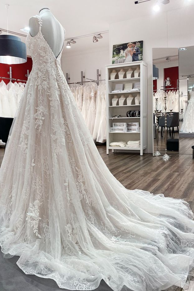 Elegant Open Back A-Line V-Neck Long Ruffles Wedding Dresses with Tulle Lace