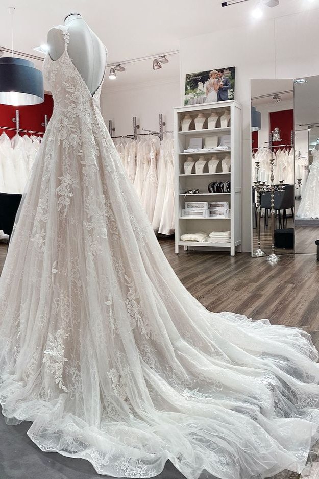 Elegant Open Back A-Line V-Neck Long Ruffles Wedding Dresses with Tulle Lace