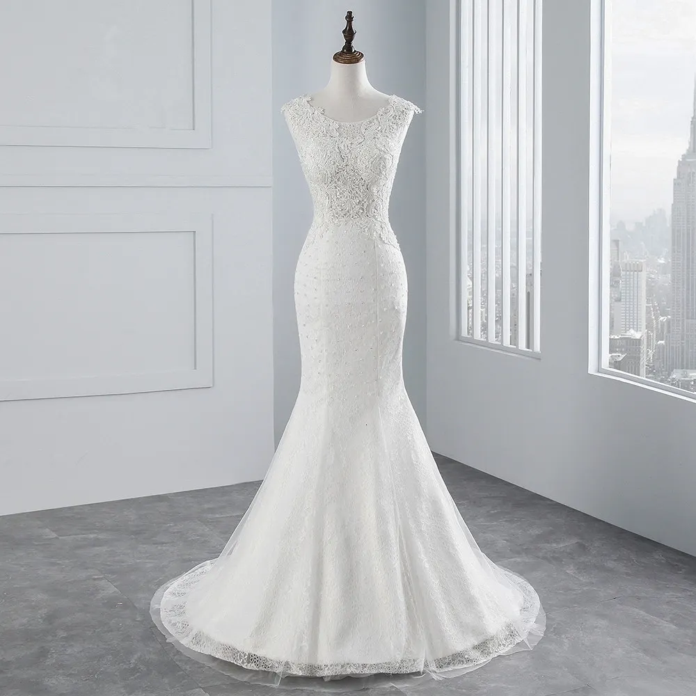 Chic Sleeveless Long Mermaid Jewel Tulle Wedding Dress with Lace Appliques