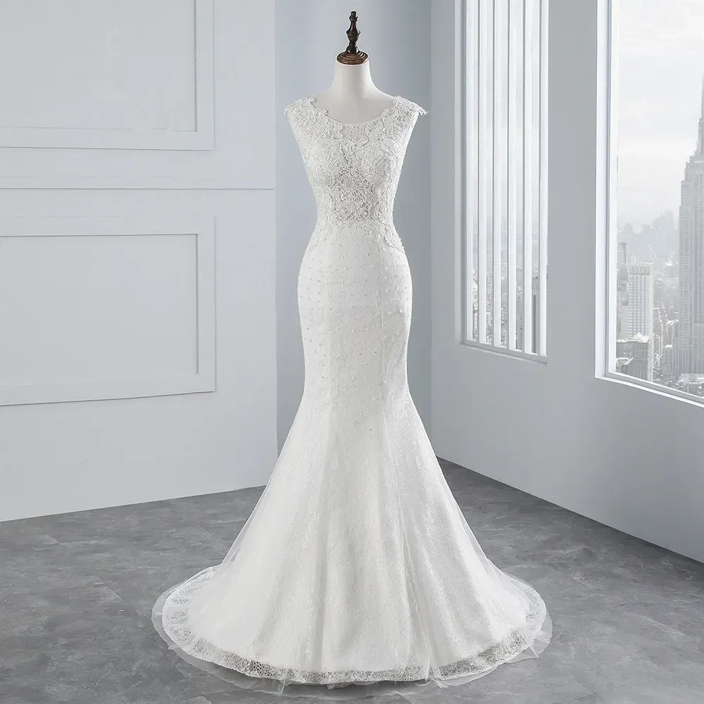 Chic Sleeveless Long Mermaid Jewel Tulle Wedding Dress with Lace Appliques