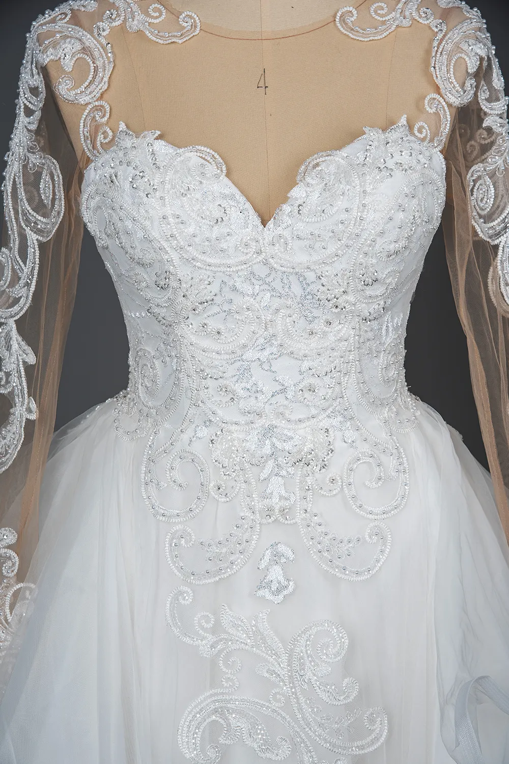 Chic Ruffles Ball Gown Long Sleeve Wedding Dress with Lace Appliques