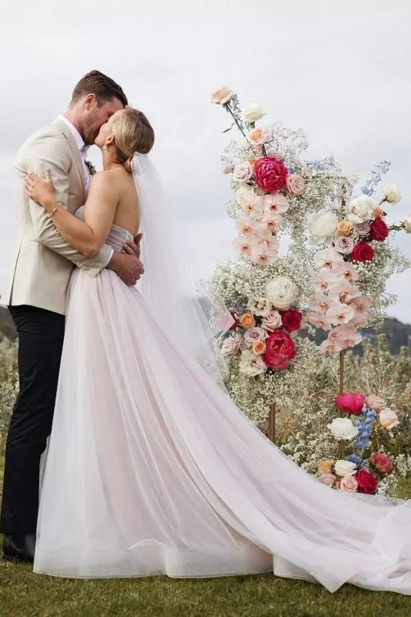 Fabulous A-Line Floor-Length Strapless Backless Tulle Wedding Dresses-BMbridal