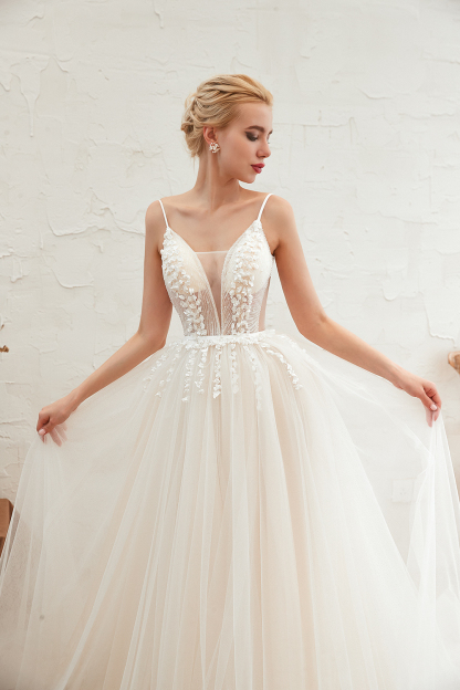 BMbridal Chic Spaghetti Straps V-Neck Ivory Tulle Wedding Dresses with Appliques