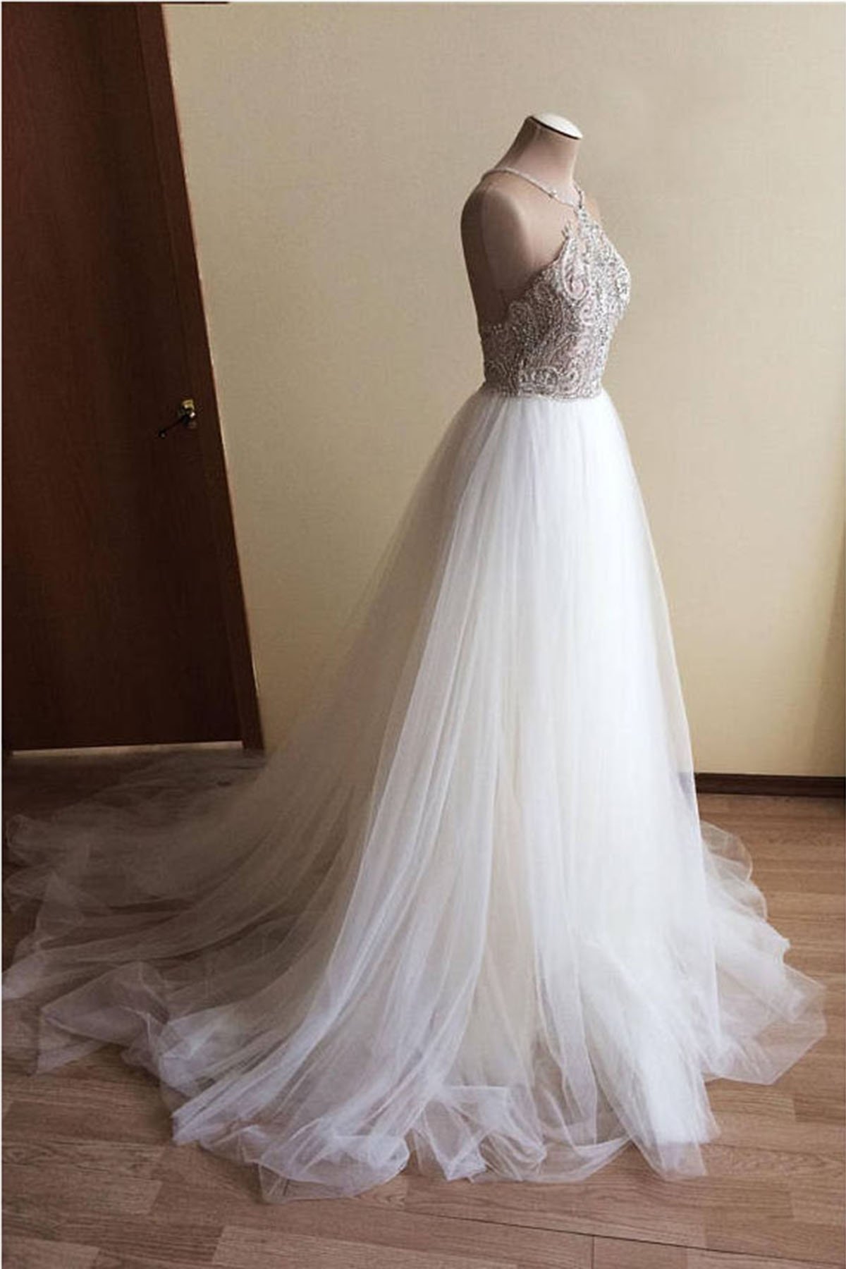 BMbridal Glamorous White Tulle Crystal Beaded Wedding Dress Halter Seeveless Bridal Gowns On Sale