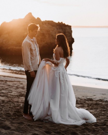 Glamorous Tulle Off-the-Shoulder Train Wedding Dress with A-Line Appliques Lace