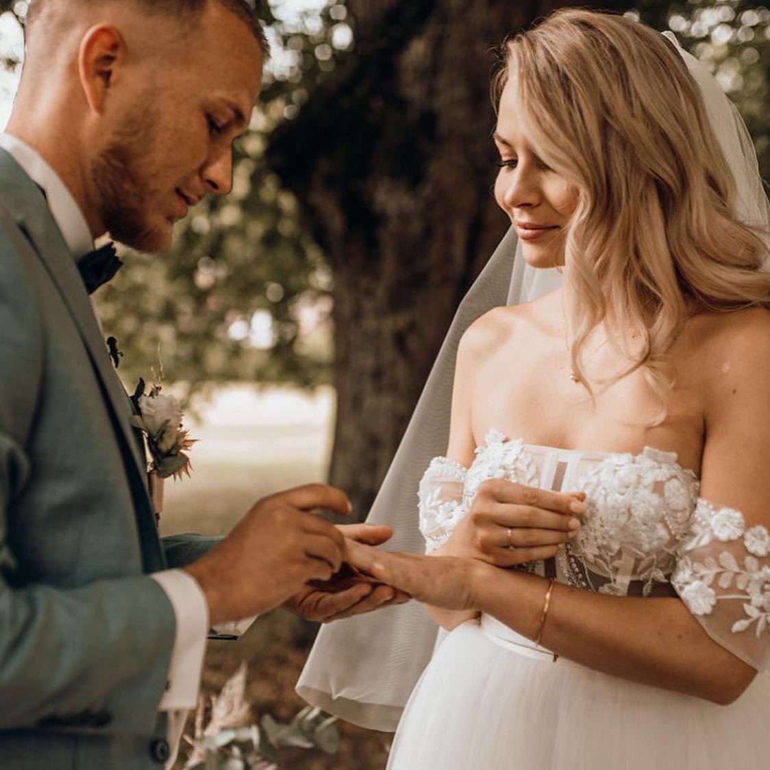 Bmbridal Off-the-Shoulder Tulle Wedding Dress Boho Lace Long-BMbridal