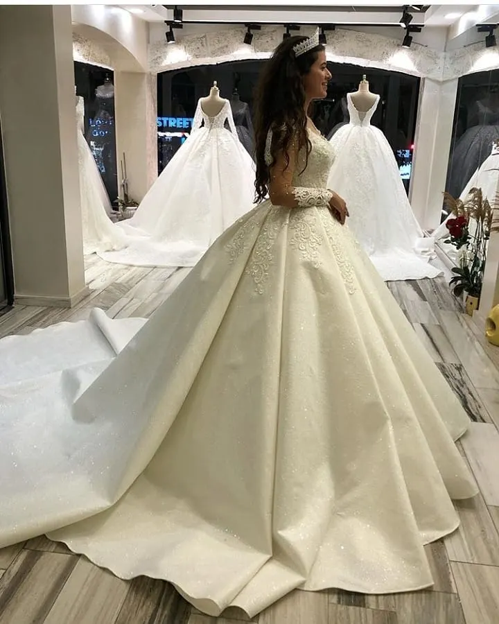 Glamorous Long Sleeves Sweetheart Satin Princess Wedding Dress with Appliques
