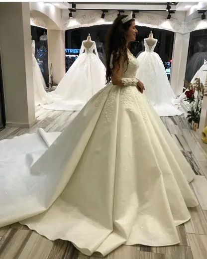 Glamorous Long Sleeves Sweetheart Satin Princess Wedding Dress with Appliques