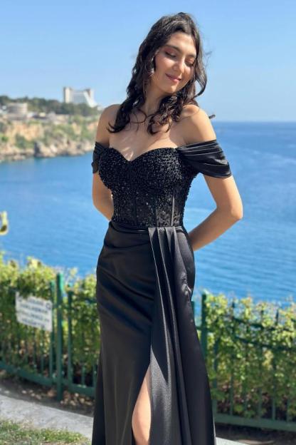 Chic Black Mermaid Sweetheart Off-The-Shoulder Satin Prom Dresses with Slit