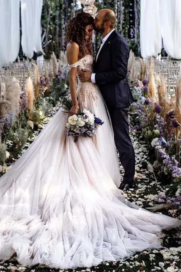 Chic A-Line Long Off-the-Shoulder Wedding Dress with Lace Tulle