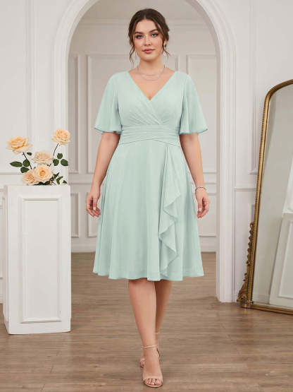 A-Line/Princess V-Neck Short Sleeves Knee-Length Plus Size Bridesmaid Dresses with Ruffles