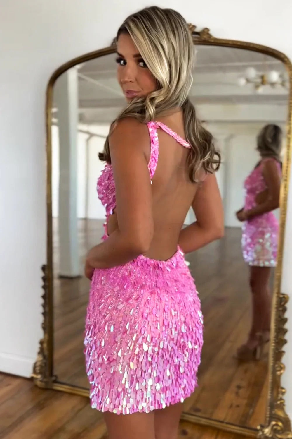 Deep V-Neck Backless Sequin Homecoming Dress Spaghetti Straps Bodycon Mini