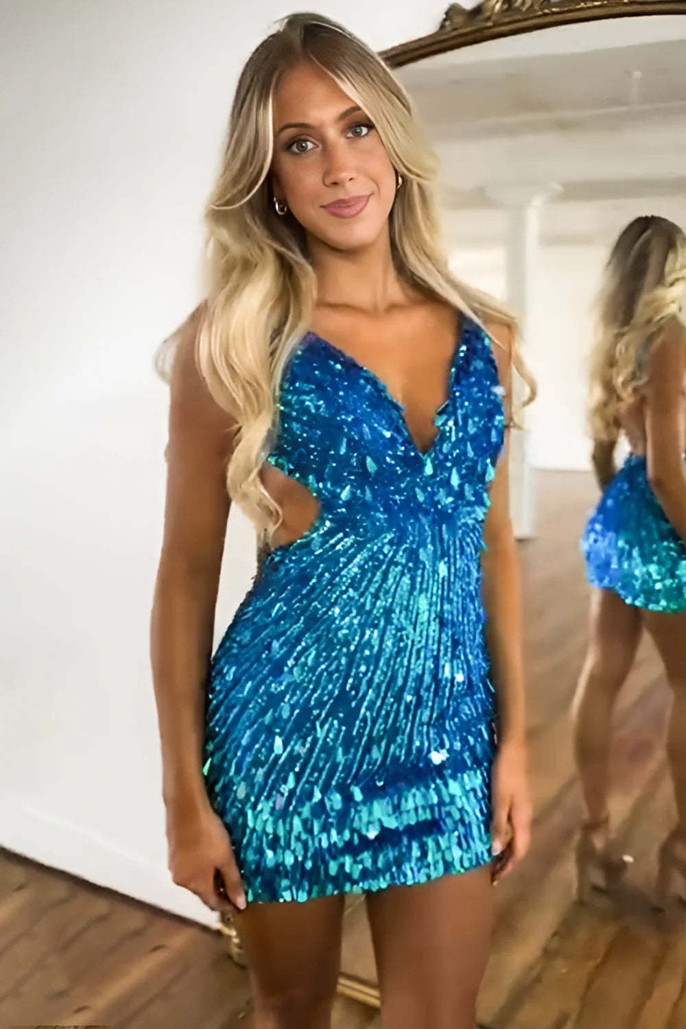 Deep V-Neck Backless Sequin Homecoming Dress Spaghetti Straps Bodycon Mini