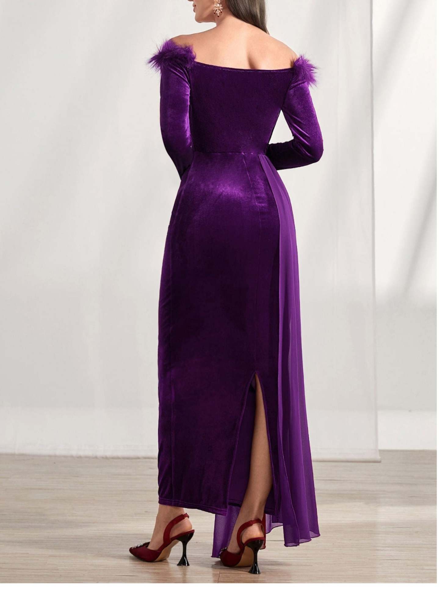 Off-the-Shoulder Asymmetrical Long Sleeve Sheath/Column Dress with Feather for Mother of the Bride & Groom