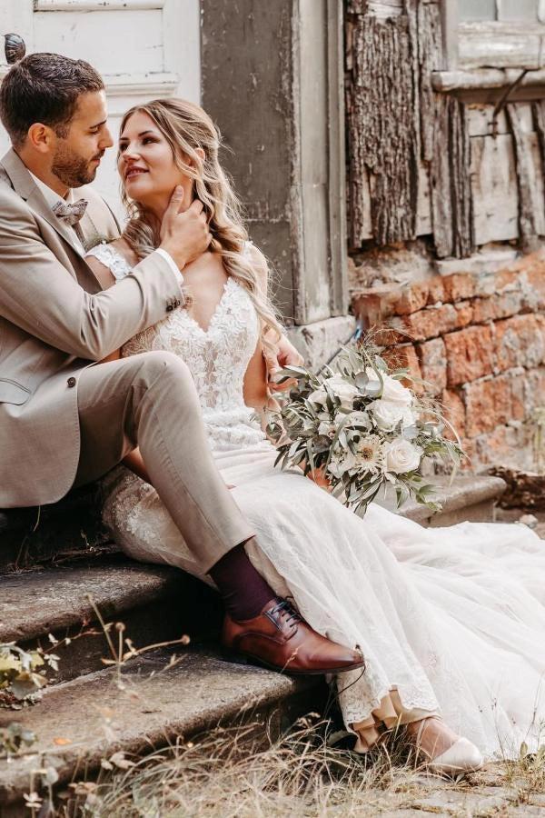 White Lace Mermaid Wedding Dress V-Neck Spaghetti Straps Allover 3D Floral Lace Applique Pearl Button Back Sweep Train Bridal Gown