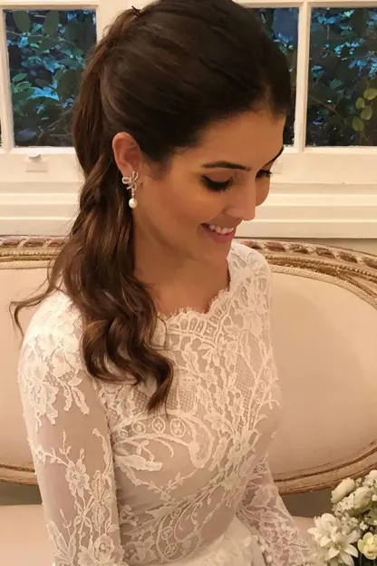 Sexy Long Sleeves A-Line Lace Wedding Dress with Appliques
