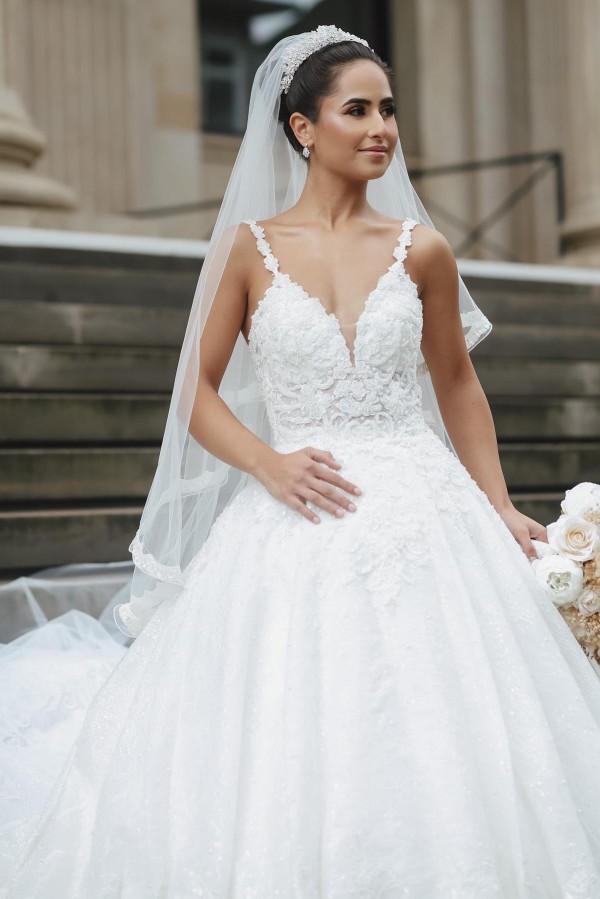 Bmbridal Spaghetti-Straps V-Neck Wedding Dress Lace Ball Gown-BMbridal
