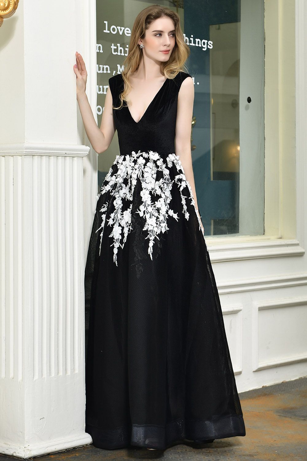 BMbridal Sexy Black Long Prom Dress V-Neck Evening Gowns With Lace Appliques