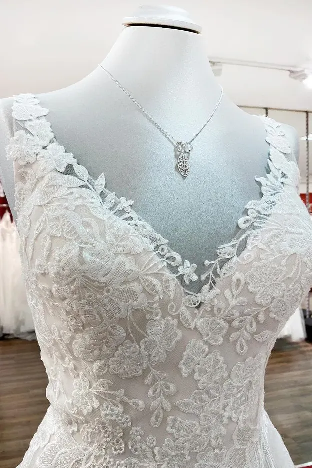 Chic Tulle V-Neck Open Back Long A-Line Wedding Dresses with Lace Ruffles