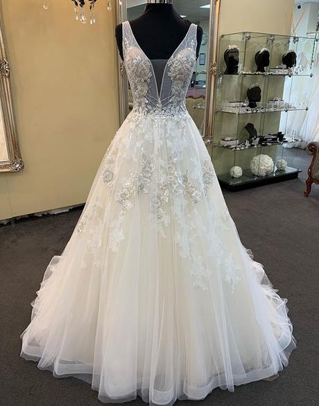 BMbridal Glamorous Unique White Tulle V-Neck Wedding Dress Long Beaded Lace Bridal Gowns On Sale