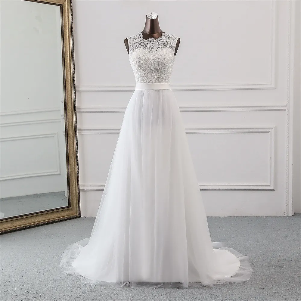 Classic Tulle Long A-Line Jewel Wedding Dress with Appliques Lace