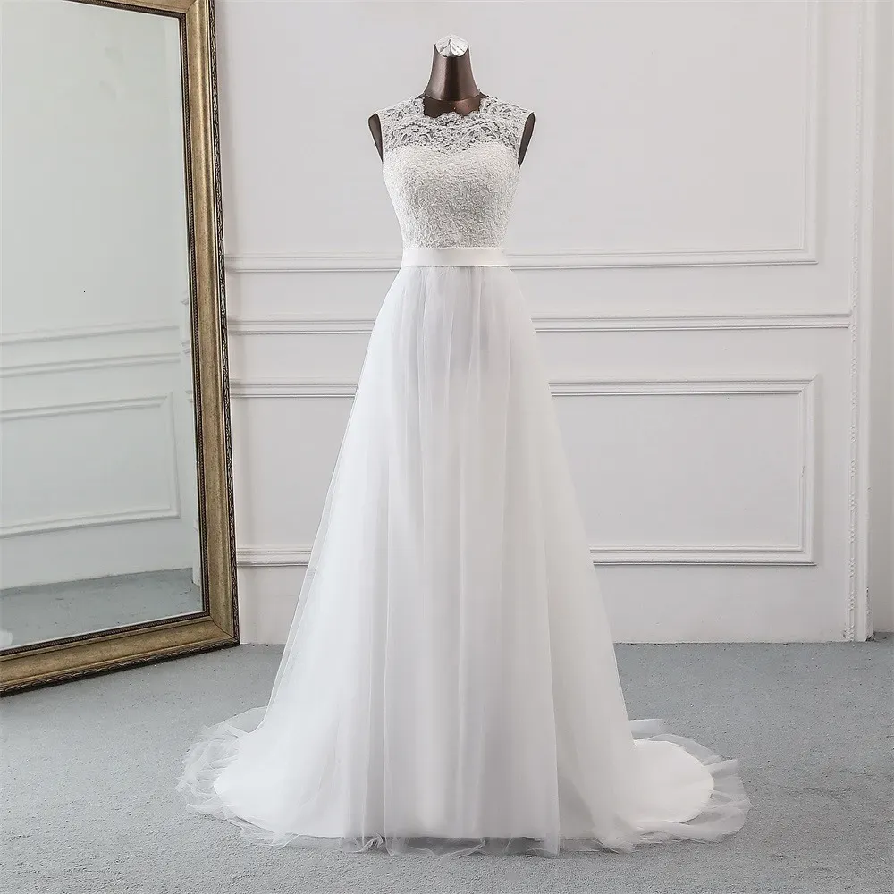 Classic Tulle Long A-Line Jewel Wedding Dress with Appliques Lace