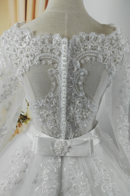 BMbridal Gorgeous Tulle Lace White Wedding Dress Long Sleeves Appliques Bridal Gowns with Pearls