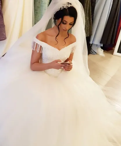 Stunning Off-the-Shoulder Beading Backless Floor-Length Wedding Dress with Tassel Tulle