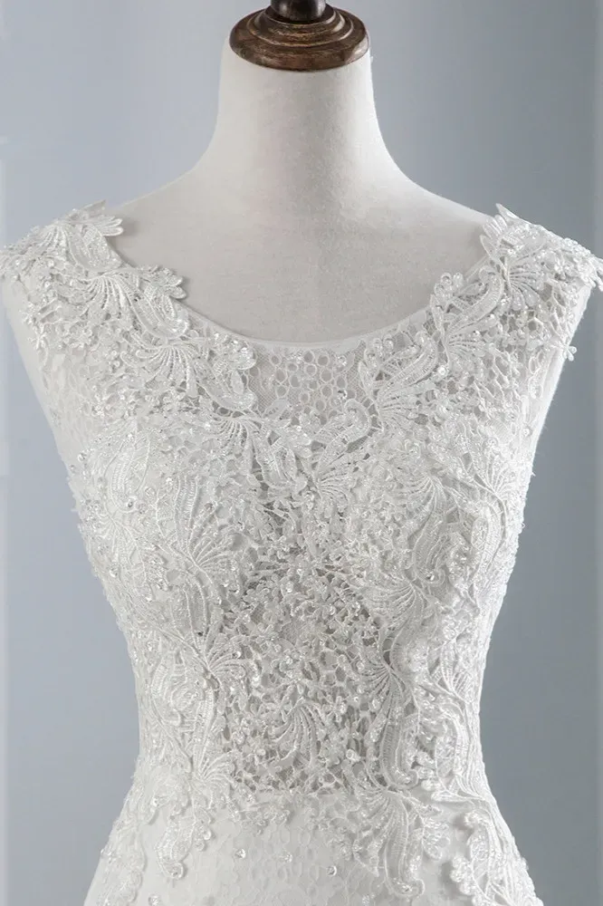 Chic Sleeveless Long Mermaid Jewel Tulle Wedding Dress with Lace Appliques