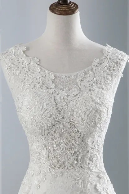 Chic Sleeveless Long Mermaid Jewel Tulle Wedding Dress with Lace Appliques