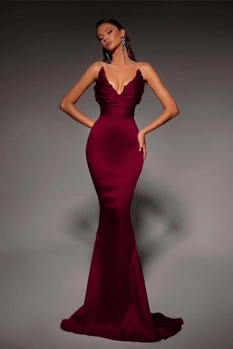 Strapless V Neck Sleeveless Long Mermaid Prom Dress With Pleated