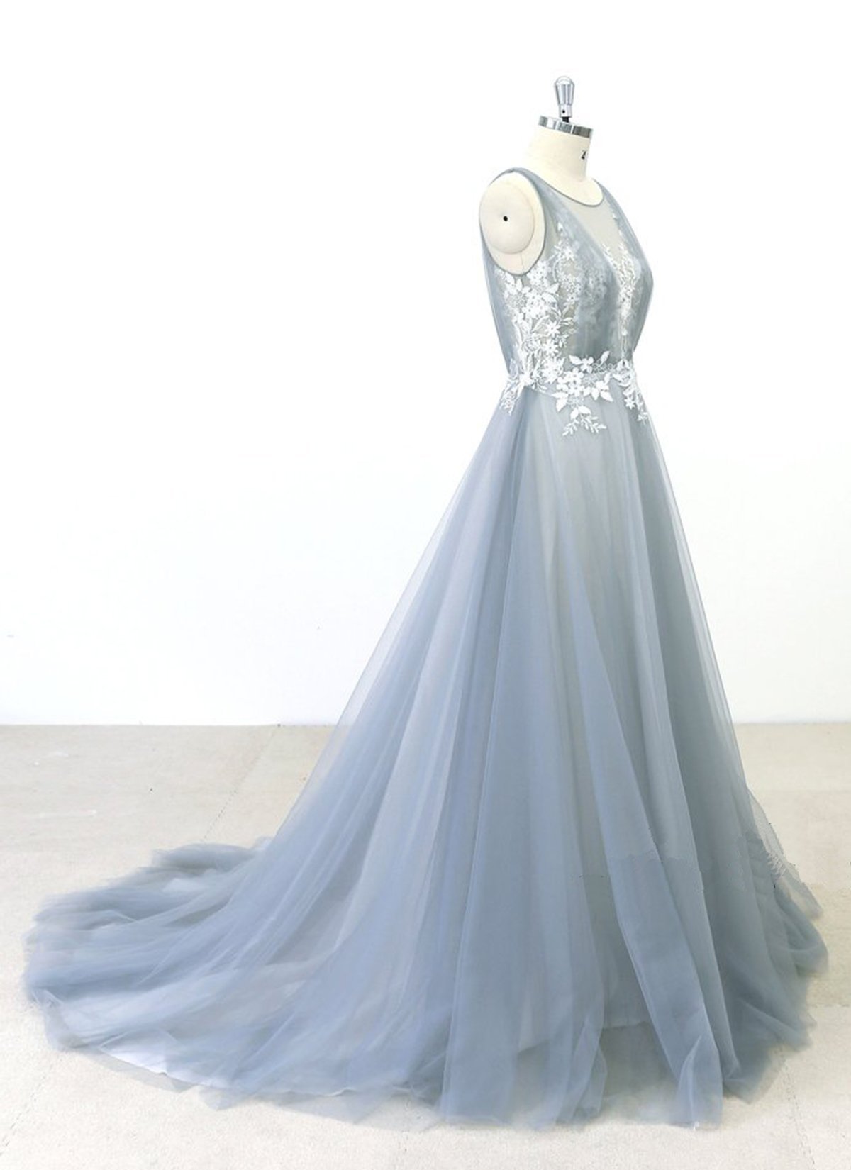 BMbridal Elegant Gray Tulle Round Neck Beach Wedding Dress Jewel Sweep Train Bridal Gowns On Sale