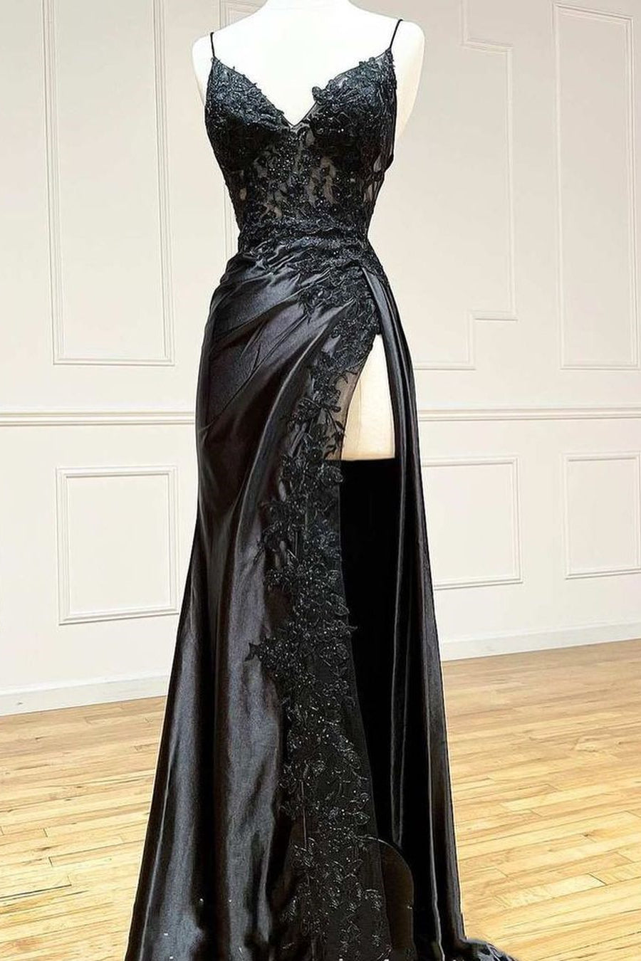 Amazing Long Black V-neck Spaghetti Straps Lace Sleeveless Prom Dress With Slit-BMbridal.com