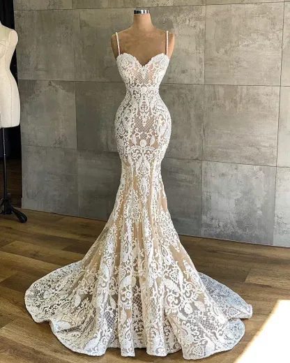 Modern Spaghetti-Straps Floor-Length Mermaid Sweetheart Wedding Dress with Appliques Lace