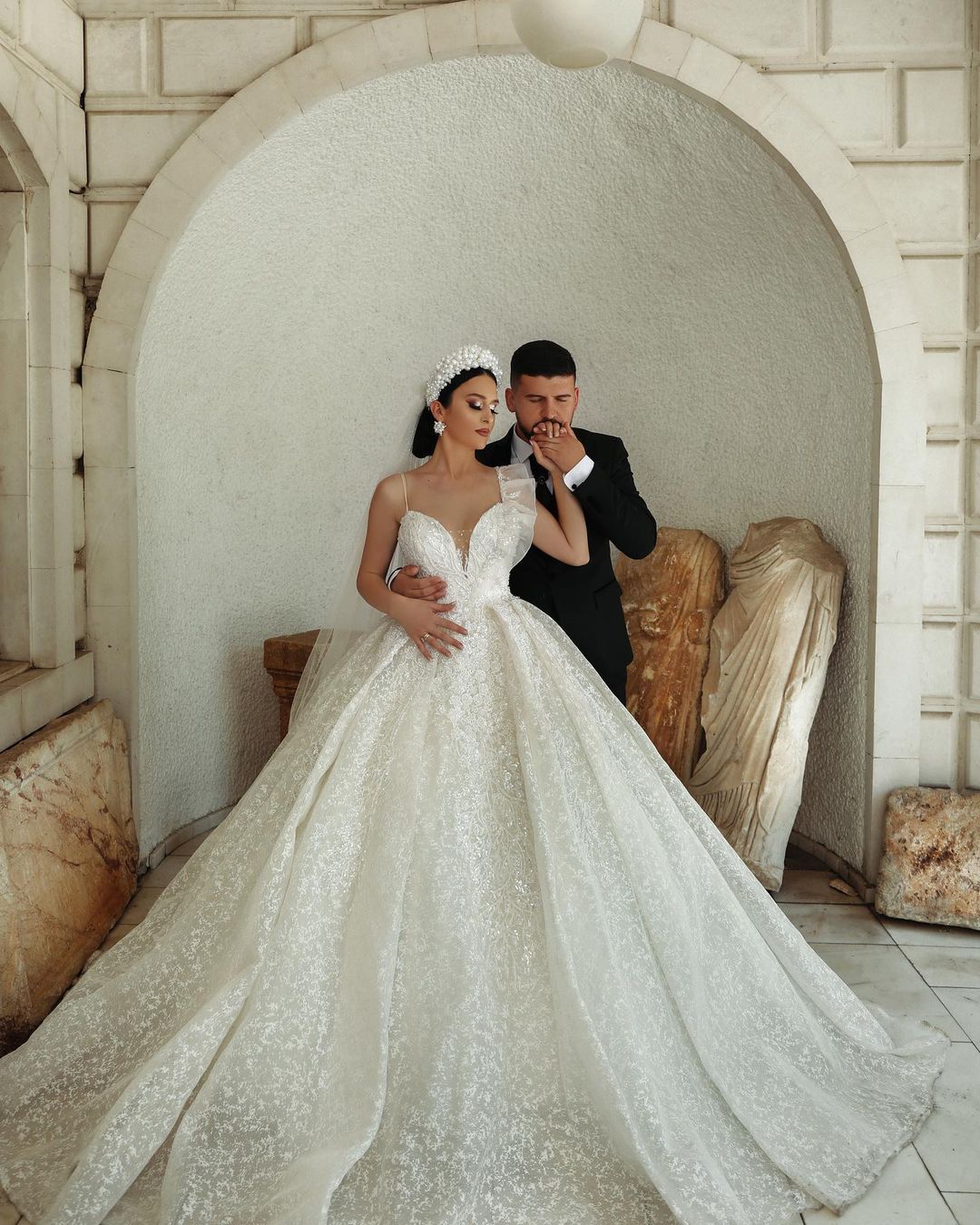 BMbridal V-Neck Sleeveless Prince Wedding Dress Ball Gown With Lace-BMbridal