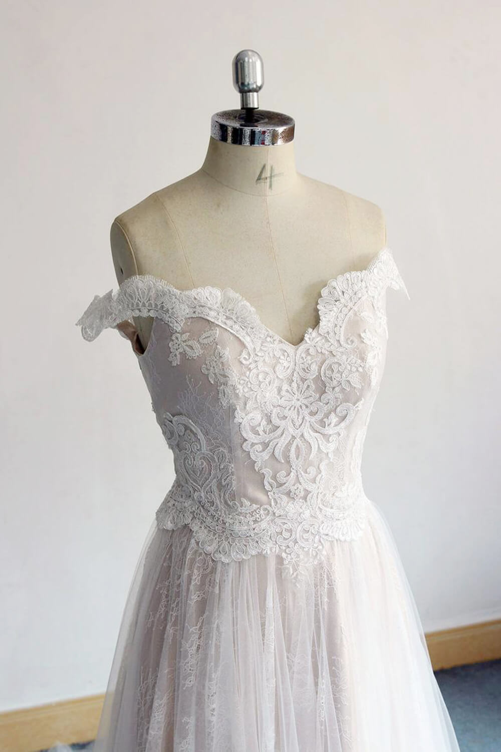 BMbridal Gorgeous Off-the-shoulder Sweetheart Appliques Wedding Dresses A-line Lace Ruffles Bridal Gowns On Sale-BMbridal
