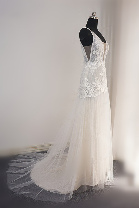 BMbridal Sexy Straps Deep-V-Neck Tulle Appliques Wedding Dress Sleeveless Ruffles Lace Bridal Gowns Online-BMbridal