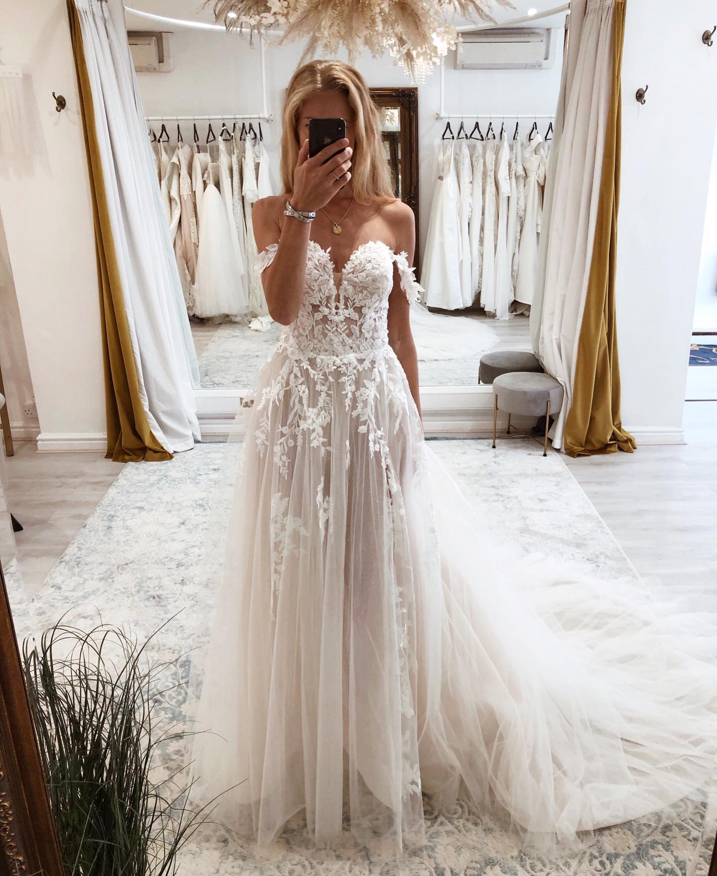 Bmbridal Off-the-Shoulder Champagne Wedding Dress Tulle With Lace Appliques-BMbridal