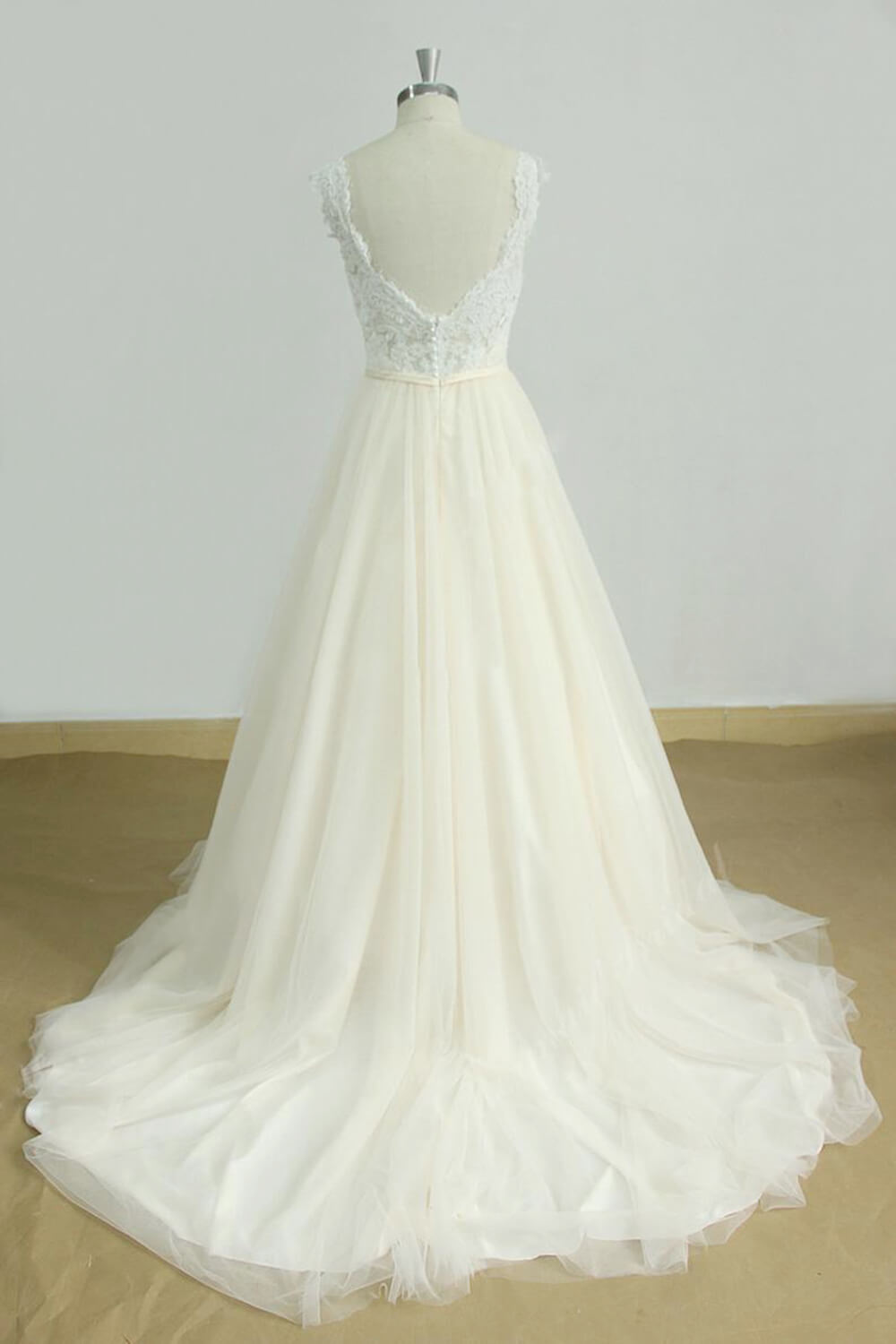 BMbridal Elegant Lace Straps V-neck Appliques Wedding Dress Tulle Ruffles A-line Bridal Gowns On Sale-BMbridal